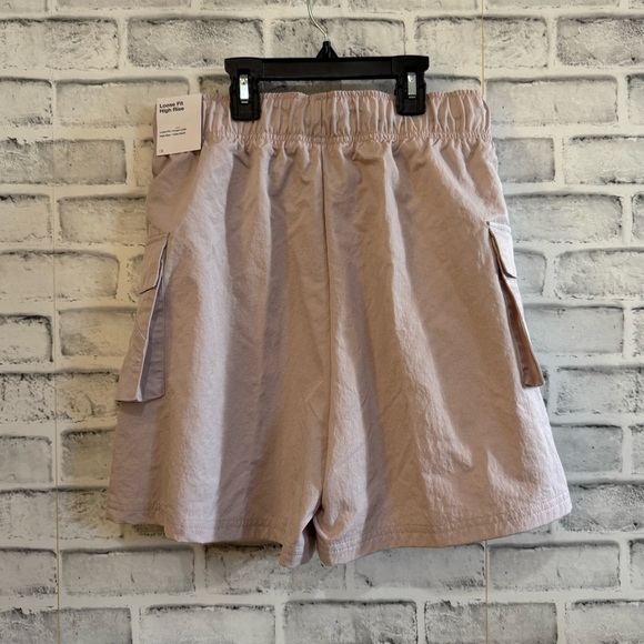 NWT! Women’s Nike loose fit high rise lined pocket shorts light pink Small - Picture 3 of 7
